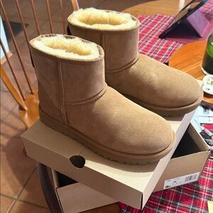 UGG Classic Mini II Chestnut Boots New in Box 📦
